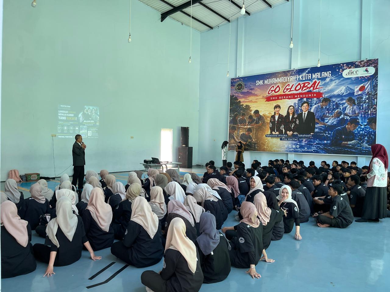 Generasi Siap Kerja: Magistra Utama Aktif Hadir di Sekolah